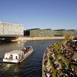 Giro in barca a Berlino con guida dal vivo DE/EN