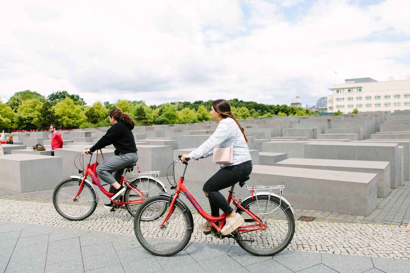 Noleggio biciclette a Berlino sotto la Torre della TV