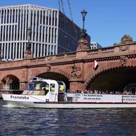 Giro in barca a Berlino con guida dal vivo DE/EN