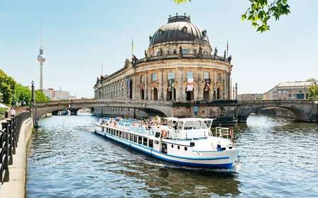 Berlino: tour della città di un'ora in barca con posti a sedere garantiti