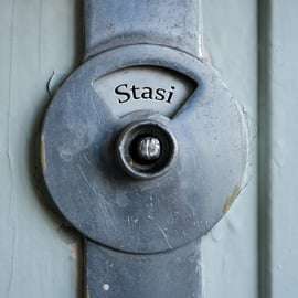 Berlino: tour guidato privato del Museo della Stasi con biglietto d'ingresso
