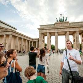 Tour a piedi di Berlino tra Muro, bunker e Isola dei Musei