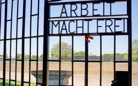 Berlino: Tour guidato di 4 ore del Memoriale di Sachsenhausen in autobus