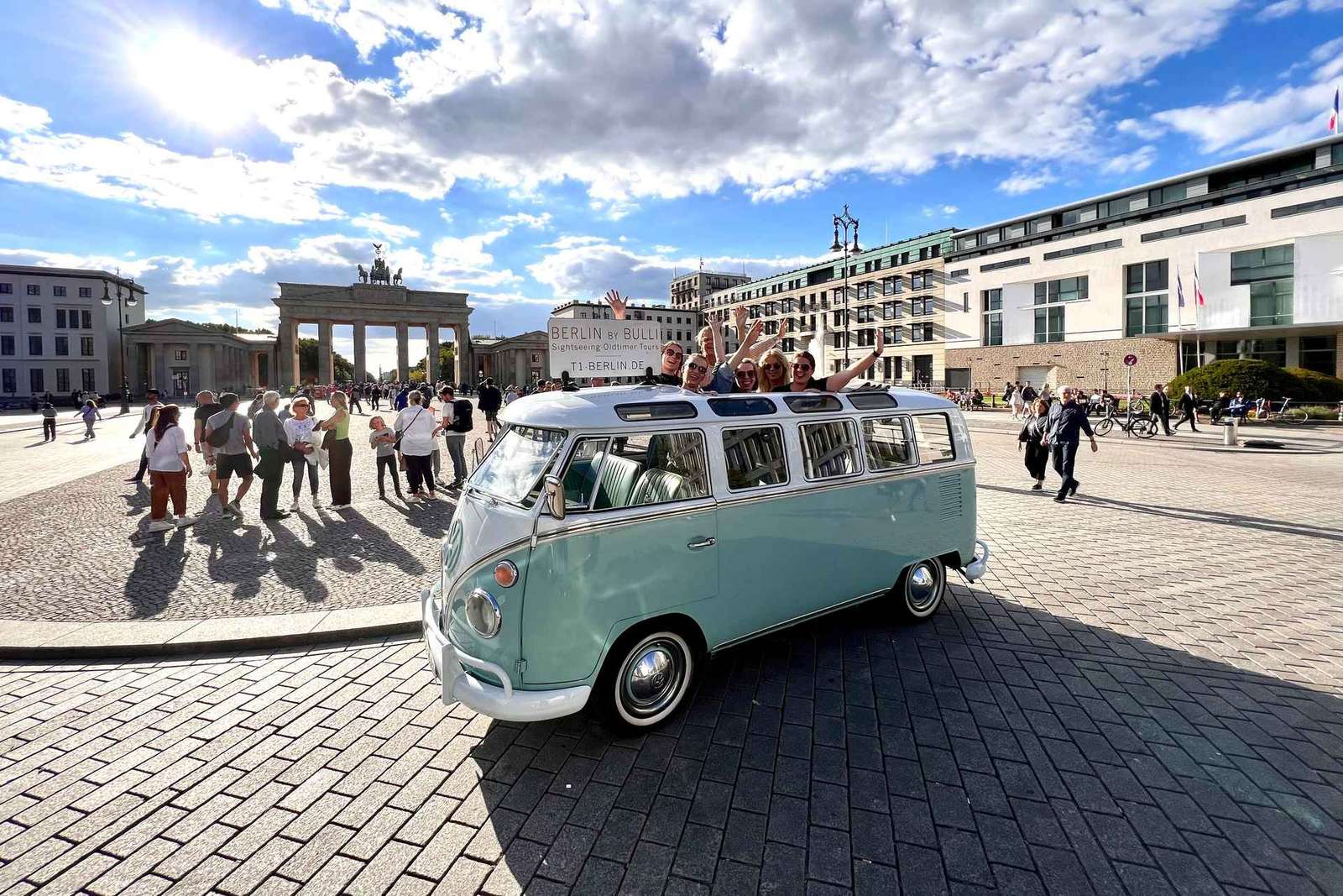 Berlino: Tour panoramico privato a bordo di un iconico autobus VW d'epoca