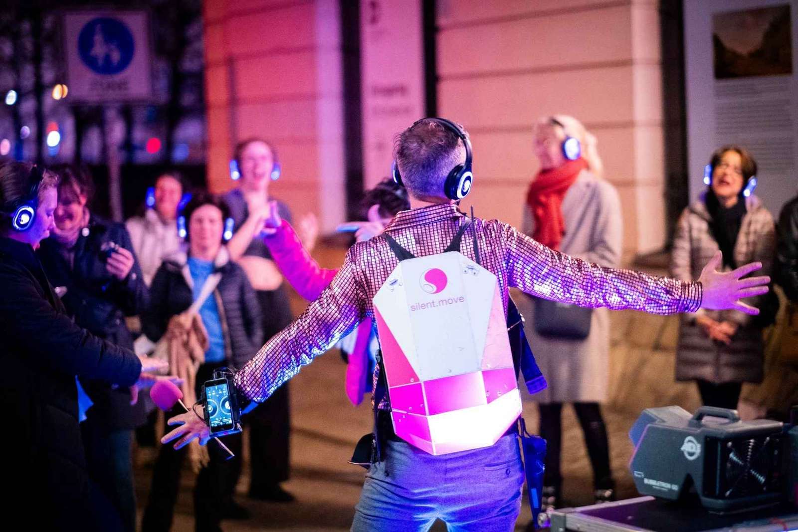 Tour a piedi in silent disco a Berlino lungo la Sprea