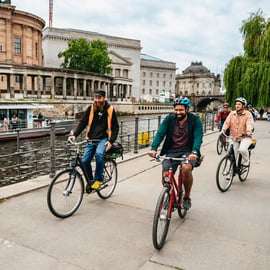 Berlino: Tour in bicicletta con una guida locale per visitare i luoghi più importanti di Berlino