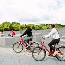 Noleggio biciclette a Berlino sotto la Torre della TV