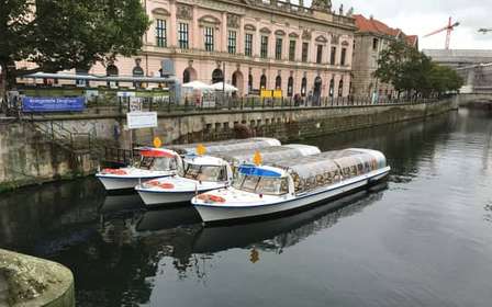 Berlino: Crociera turistica E-Boat sulla Sprea (tedesco/inglese)