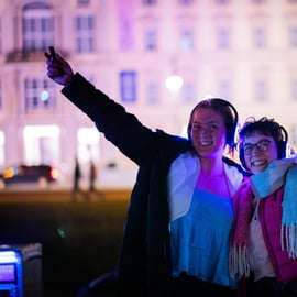 Tour a piedi in silent disco a Berlino lungo la Sprea