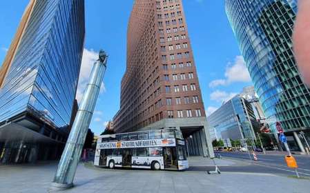 Berlino: Tour in autobus Hop-on Hop-off con commento dal vivo