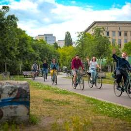 Berlino: Tour alternativo di Berlino in bicicletta