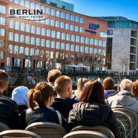Tour in barca sulla Sprea a Berlino con guida dal vivo