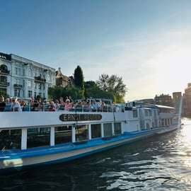 Tour in barca sulla Sprea a Berlino con audioguida
