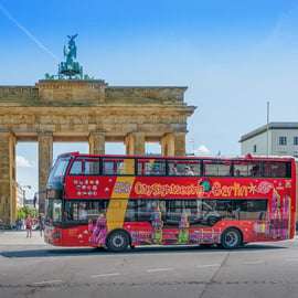 Bus hop-on hop-off a due piani: percorso Classic e Berlino Est