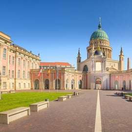 Tour a piedi guidato di Potsdam tra Alter Markt e canale
