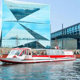 Berlino: Tour panoramico in barca attraverso la vecchia e la nuova Berlino