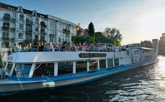 Tour in barca sulla Sprea a Berlino con audioguida