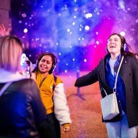 Tour a piedi in silent disco a Berlino lungo la Sprea