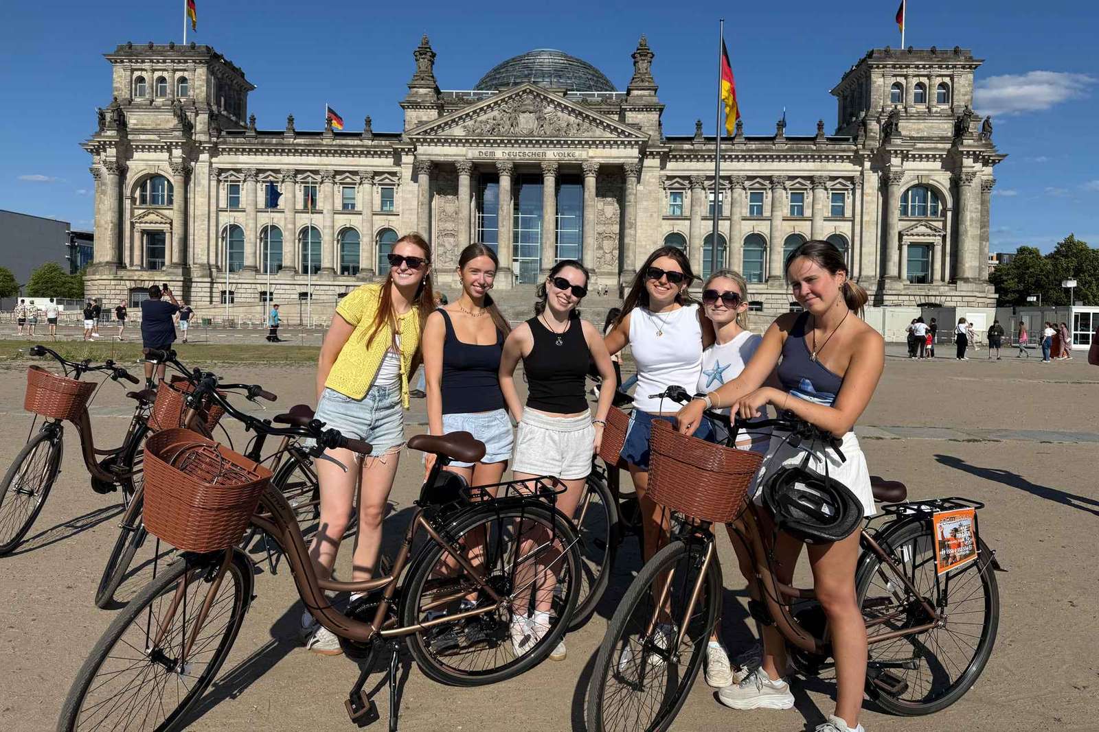 Tour in bicicletta di Berlino: Checkpoint Charlie e Reichstag