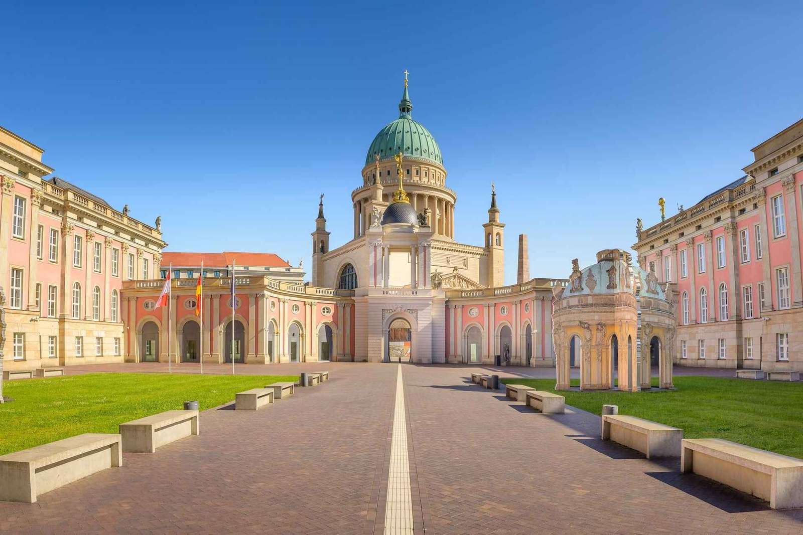 Tour a piedi guidato di Potsdam tra Alter Markt e canale