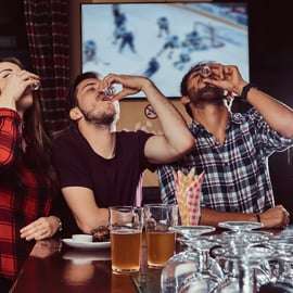 Berlino: Tour dei pub e dei bar con shot gratuiti e accesso ai club