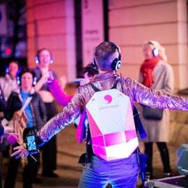 Tour a piedi in silent disco a Berlino lungo la Sprea