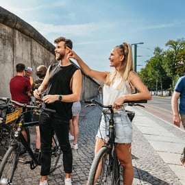 Berlino: Tour guidato in bicicletta dell'epoca della Guerra Fredda