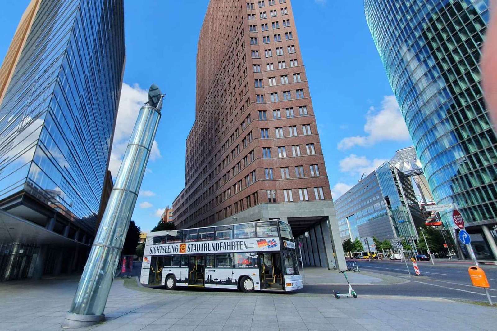 Bus hop-on hop-off a Berlino con commento dal vivo