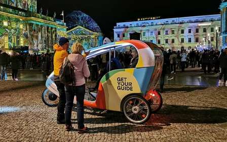 Berlino: Berlino illuminata in bike taxi