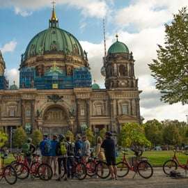 Tour in e-bike di Berlino tra Muro e Porta di Brandeburgo