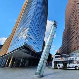 Bus hop-on hop-off a Berlino con commento dal vivo