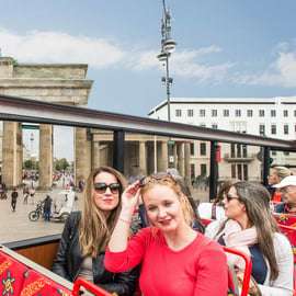 Bus hop-on hop-off a due piani: percorso Classic e Berlino Est