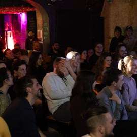 Berlino: Lo spettacolo comico Dark Humor in inglese