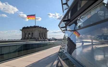 Berlino: tour del quartiere governativo e visita alla cupola del Reichstag