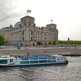Crociera serale sulla Sprea: il centro di Berlino illuminato